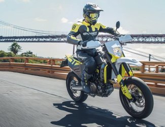 003-638098144255652275-husqvarna-701-supermoto.jpg