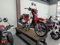 Lý do nên sở hữu ngay Honda Super Cub C125 Final Edition 2025 màu đỏ tráng gương - XEtv (13).jpg Lý do nên sở hữu ngay Honda Super Cub C125 Final Edition 2025 màu đỏ tráng gương - XEtv (13).jpg