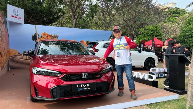 Honda Civic eHEV 3.jpg