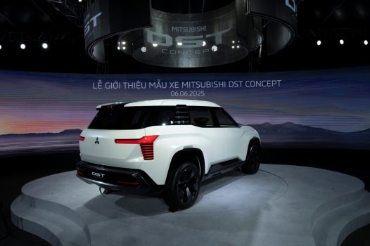 Mitsubishi DST Concept - mẫu C-SUV 7 chỗ (1).jpg