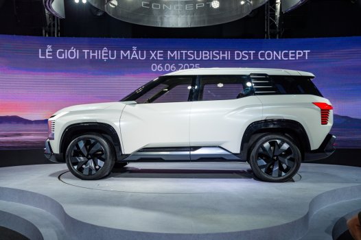 Mitsubishi DST Concept - mẫu C-SUV 7 chỗ (2).jpg