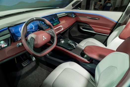 Mitsubishi DST Concept - mẫu C-SUV 7 chỗ (4).jpg