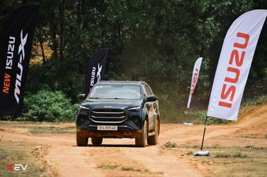 NEW ISUZU mu-X 2025 chính thức ra mắt Giá từ 928 triệu, có 5 phiên bản (7).jpg