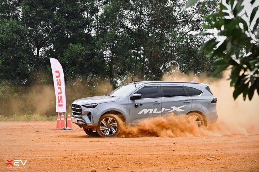 NEW ISUZU mu-X 2025 chính thức ra mắt Giá từ 928 triệu, có 5 phiên bản (8).jpg