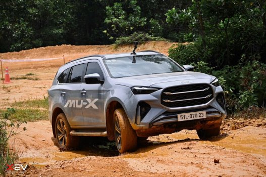NEW ISUZU mu-X 2025 chính thức ra mắt Giá từ 928 triệu, có 5 phiên bản (11).jpg