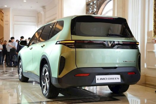 VinFast đã chính thức trưng bày mẫu MPV thuần điện đầu tiên mang tên Limo Green (2).jpg