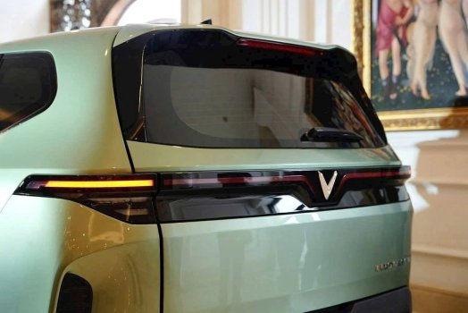 VinFast đã chính thức trưng bày mẫu MPV thuần điện đầu tiên mang tên Limo Green (4).jpg