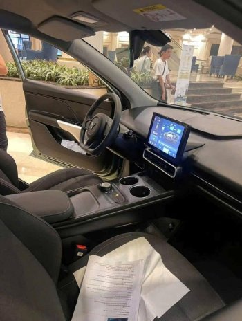 VinFast đã chính thức trưng bày mẫu MPV thuần điện đầu tiên mang tên Limo Green (8).jpg