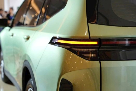 VinFast đã chính thức trưng bày mẫu MPV thuần điện đầu tiên mang tên Limo Green (11).jpg