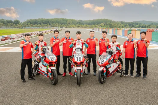 XEtv-all team.webp