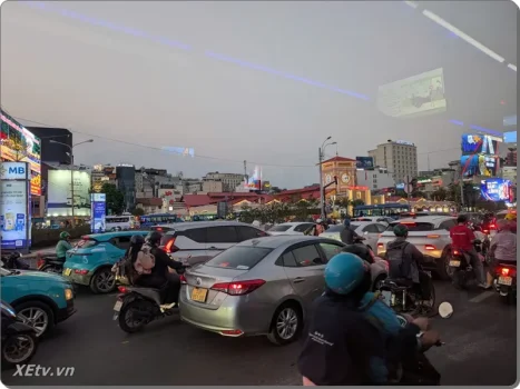 VinBus tuyến D4 từ Vinhomes Grand Park về Quận 1 là một trải nghiệm rất “đáng tiền” (1).webp