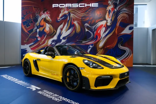 XE-Porsche-718-Spyder-RS-Racing-Yellow-22.webp