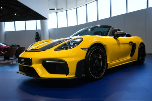 XE-Porsche-718-Spyder-RS-Racing-Yellow-18.webp
