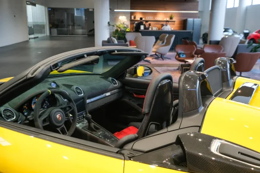 XE-Porsche-718-Spyder-RS-Racing-Yellow-7.webp
