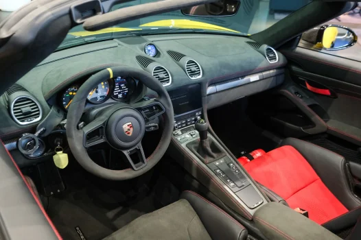 XE-Porsche-718-Spyder-RS-Racing-Yellow-8.webp