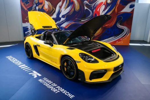 XE-Porsche-718-Spyder-RS-Racing-Yellow-3.webp