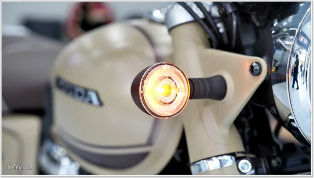 Chi tiết Honda CB350C Special Edition màu vàng cát  (23).webp