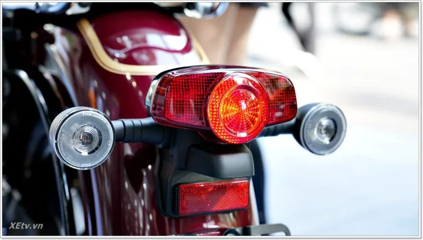 Chi tiết Honda CB350C Special Edition màu đỏ  (17).webp